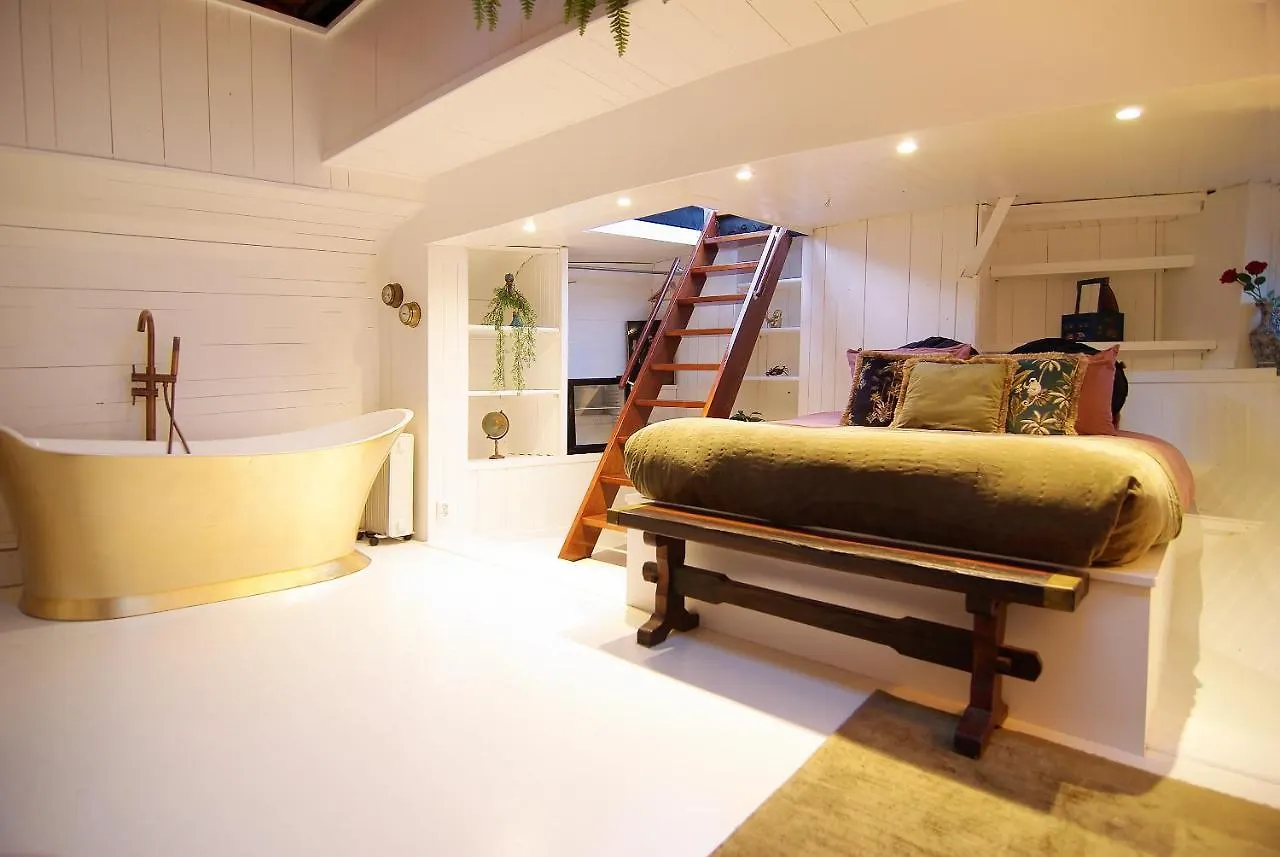 فندق Najade Eco Houseboat أمستردام 0*,  هولندا