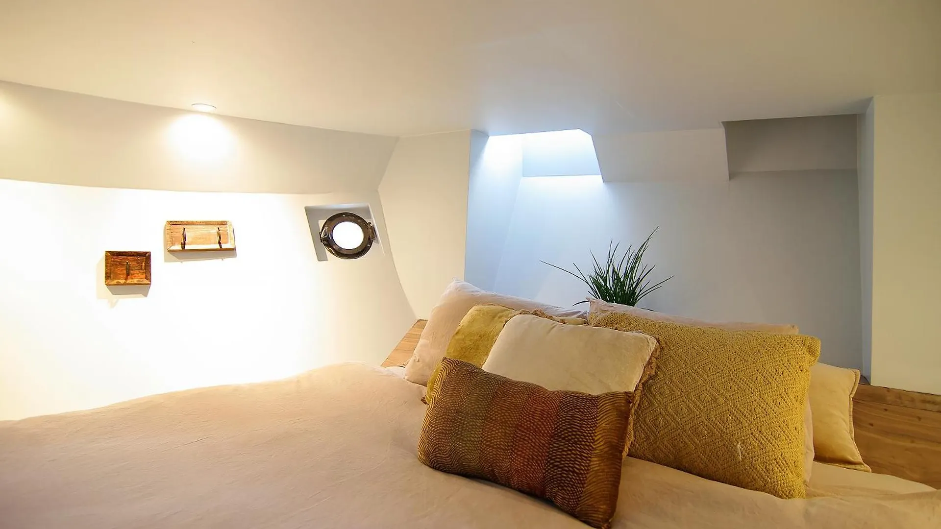 Najade Eco Houseboat Hotel Amsterdam
